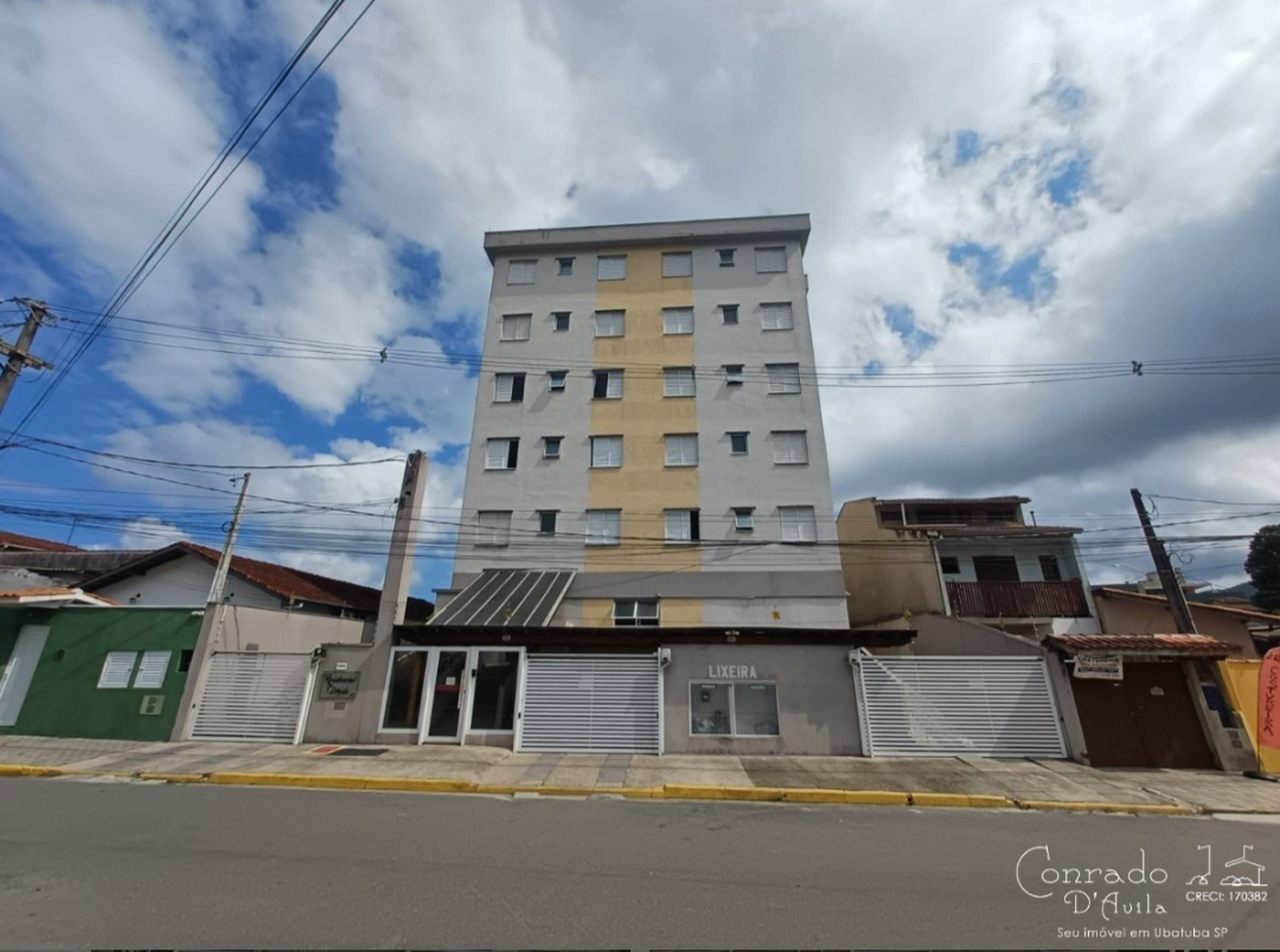 Fachada do Residencial Vereda, no Centro de Ubatuba