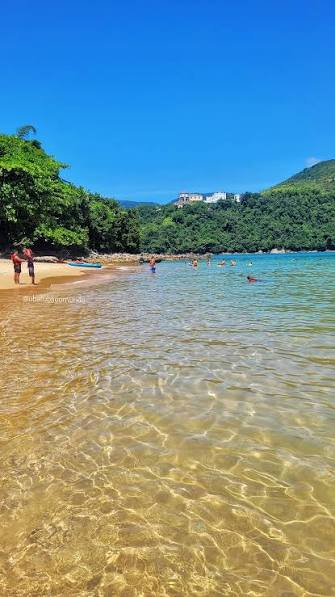 Mar calmo, raso e cristalino o ano inteiro