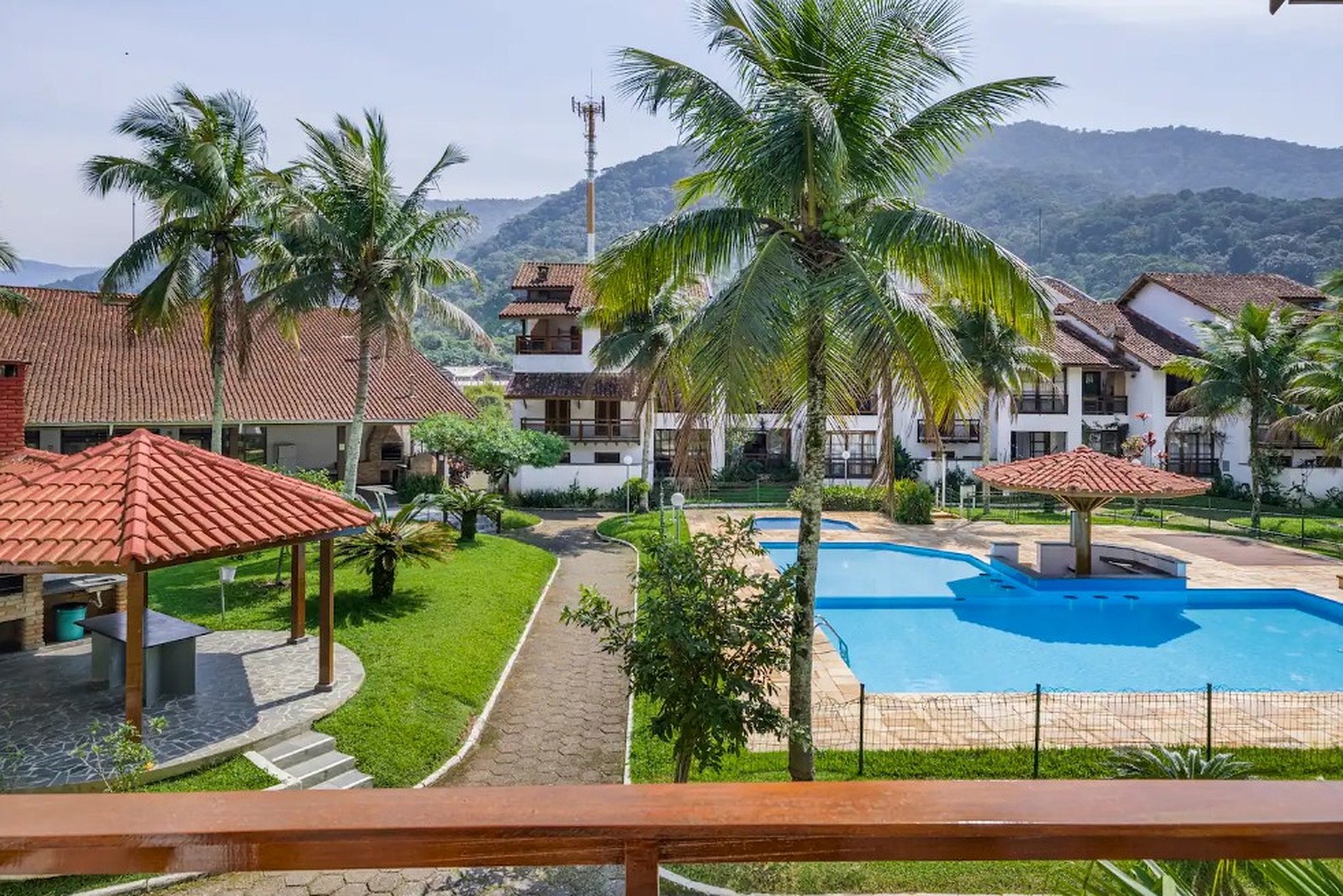 Quarto de casal do duplex mobiliado no Saco da Ribeira