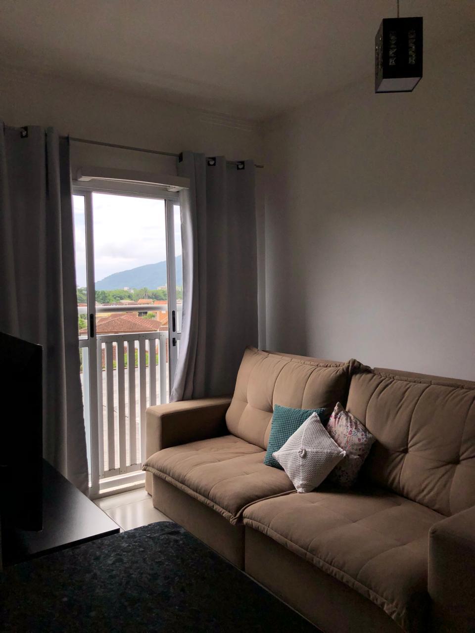Sala de estar mobiliada em outro ângulo, apartamento mobiliado no Estufa I, Ubatuba