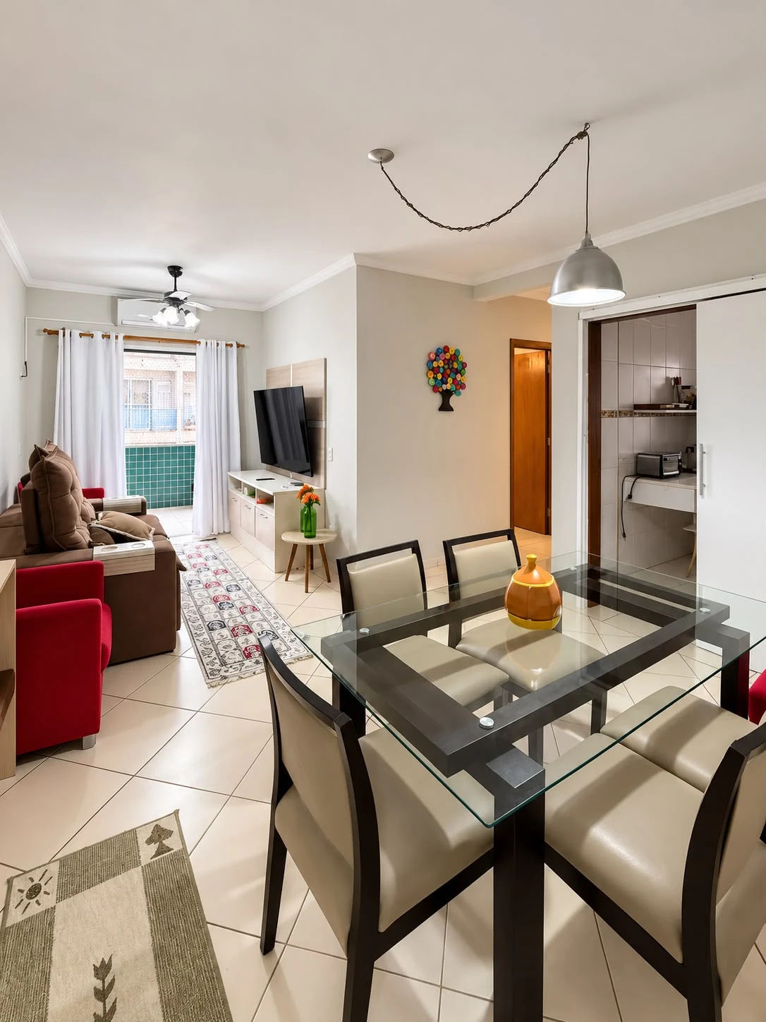 Sala de jantar com acesso à varanda, apartamento na Rua Professora Licínia, Itaguá
