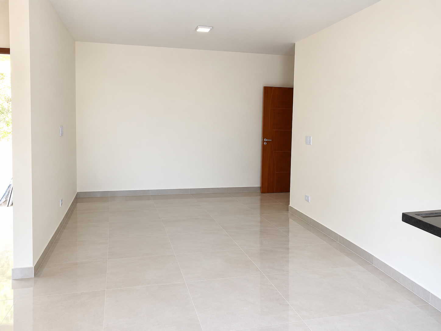Sala ampla e vazia de uma das unidades novas do Terra Santa, Perequê-Açu
