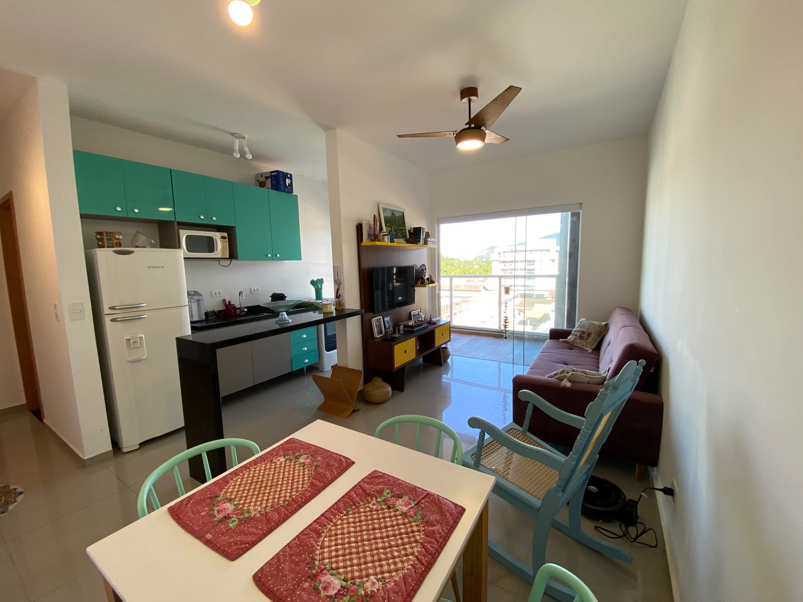 Apartamento mobiliado com varanda gourmet e vista mar no Centro de Ubatuba, foto 1